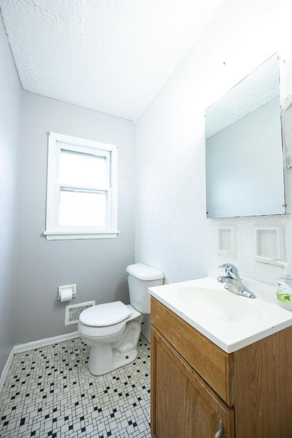 Cheerful Home With Free Parking And Wifi Rochester Exterior foto