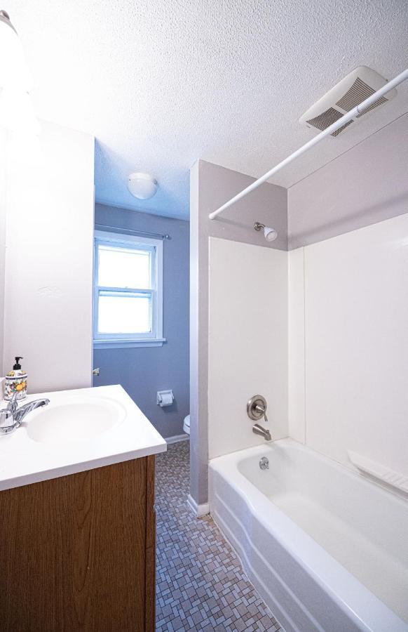 Cheerful Home With Free Parking And Wifi Rochester Exterior foto